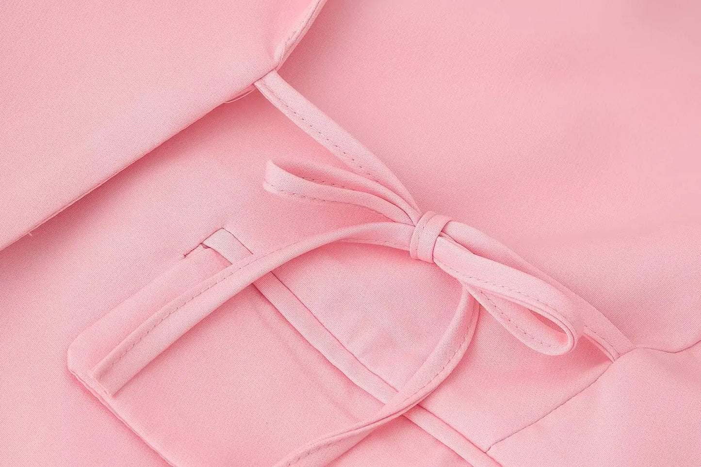 Le nouveau costume de sport pour femmes 2025 présente un cravate réversible à la mode et de grand style décontracté avec deux poches