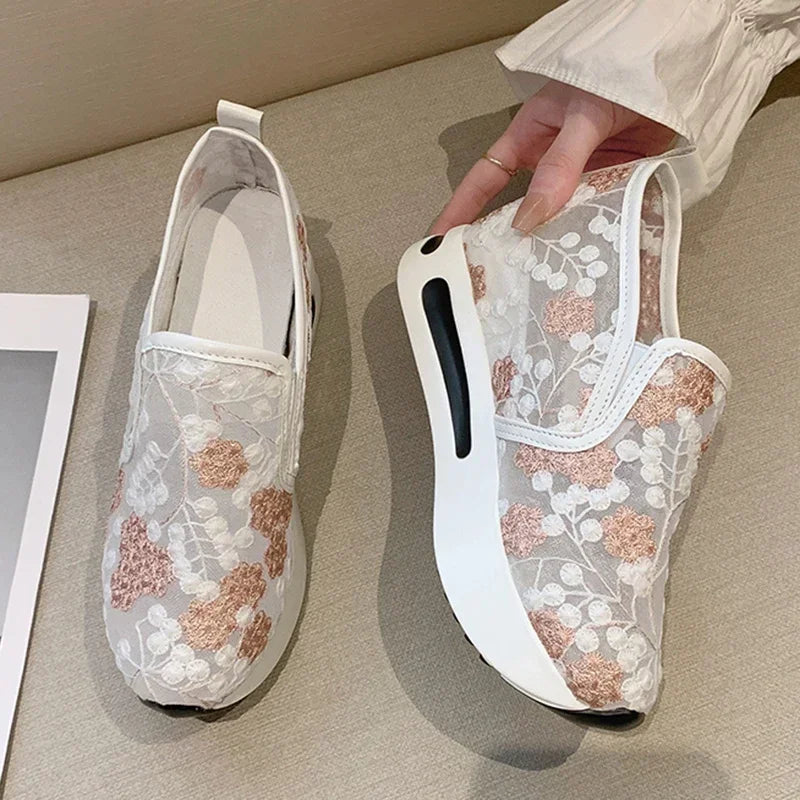 Baskets à plateforme brodées de fleurs pour femmes, chaussures décontractées en maille respirante, mocassins à semelle épaisse pour printemps et été