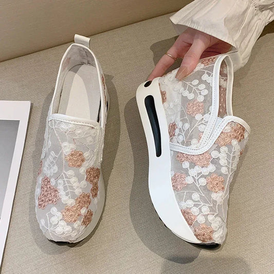 Baskets à plateforme brodées de fleurs pour femmes, chaussures décontractées en maille respirante, mocassins à semelle épaisse pour printemps et été