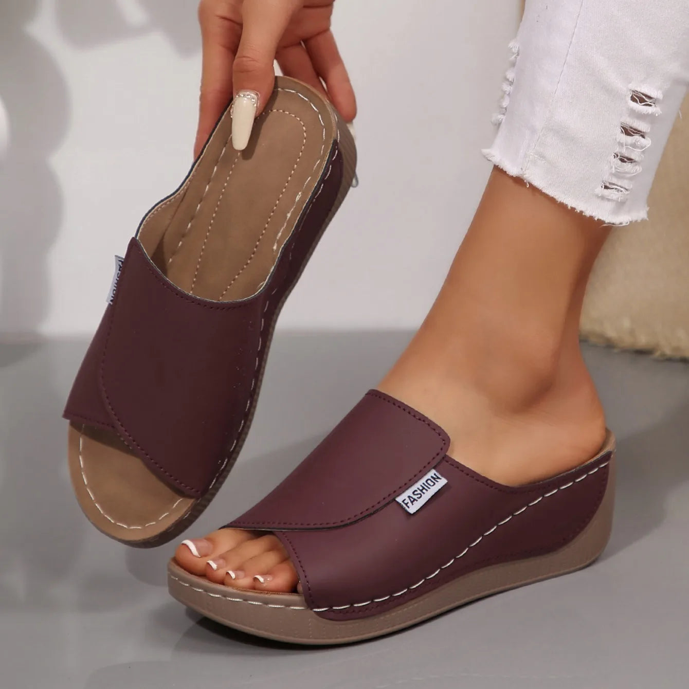 Femmes chaussons compensés été 2025 nouvelle mode pantoufles bout ouvert respirant sandales confortable boucle femme chaussures diapositives femmes