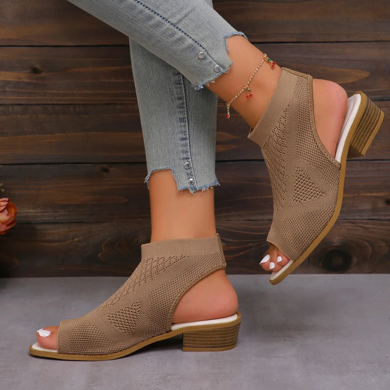 Sandales d'été confortables et décontractées pour femmes, chaussures d'extérieur légères à bout ouvert, nouvelle mode 2024