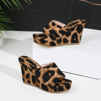 Chaussures d'été à talons hauts et bout ouvert pour femmes, pantoufles à imprimé léopard, chaussures de plage grande taille, 2024