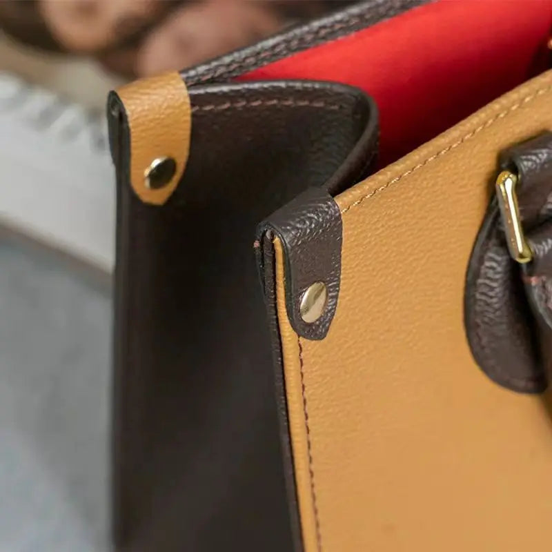 Sac fourre-tout rétro artistique à texture haut de gamme en peau de vache, sac à bandoulière de grande capacité pour les déplacements domicile-travail pour femmes