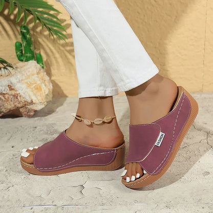 Pantoufles d'été à plateforme souple pour femmes, tongs à bout ouvert, à la mode, talon moyen léger, chaussures de plage antidérapantes, 2025