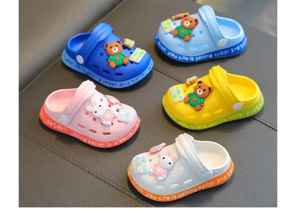 Pantoufles pour enfants, dessin animé mignon, pour filles et garçons, avec semelles souples, sacs pour bébés, chaussures perforées, sandales pour la maison et le bébé