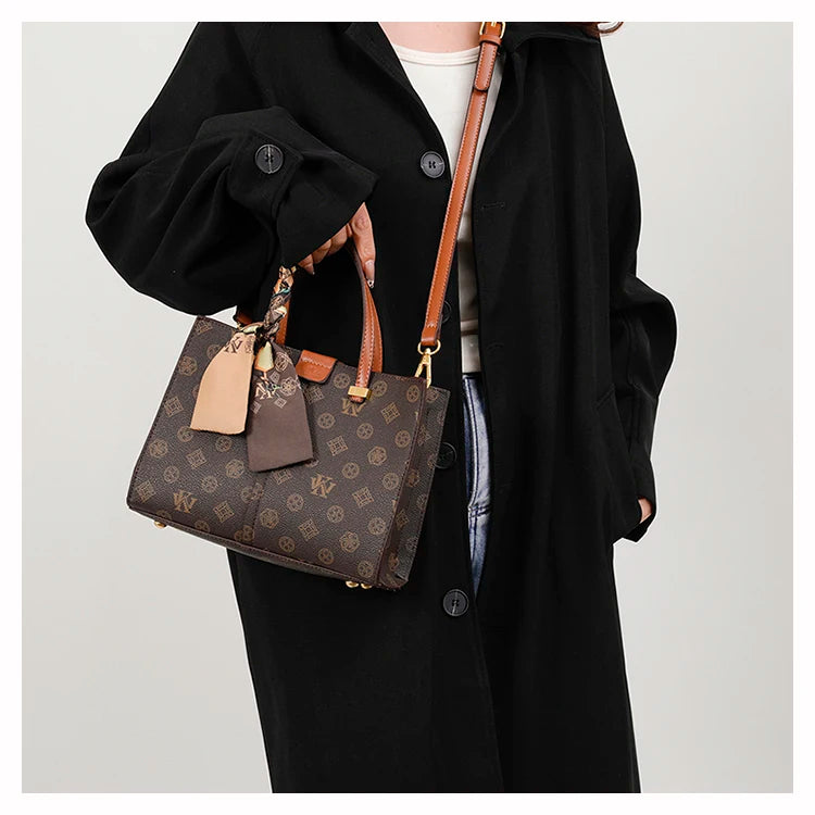 Pochette à bandoulière rétro-chique pour femme – Sac à main moderne en cuir de couleur unie avec sangle en chaîne de luxe