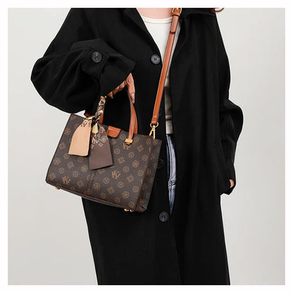 Pochette à bandoulière rétro-chique pour femme – Sac à main moderne en cuir de couleur unie avec sangle en chaîne de luxe