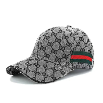 En 2025, une marque de casquettes décontractées européennes et américaines unisexes, une casquette de baseball avec boutons-pression réglables, une casquette hip-hop adaptée pour
