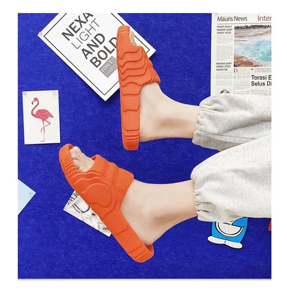 Pantoufles d'été de grande taille pour hommes, pantoufles de Style coréen à la mode avec semelle épaisse, pantoufles de Couple polyvalentes en PVC, nouvelle collection