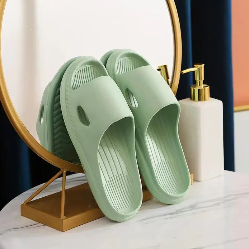Pantoufles d'Été Confortables et Antidérapantes pour Couple, Sandales Légères à la Mode, pour l'Intérieur et la Maison, Tongs pour Femme et Homme