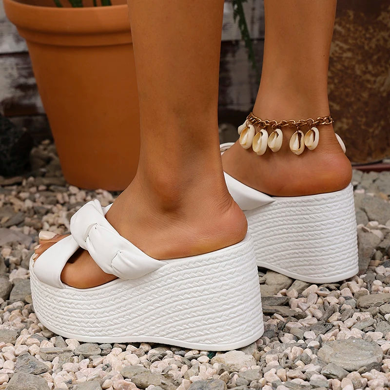 Sandales à talons compensés à bretelles croisées pour femmes, pantoufles de plage confortables à semelle épaisse, à la mode, été 2025