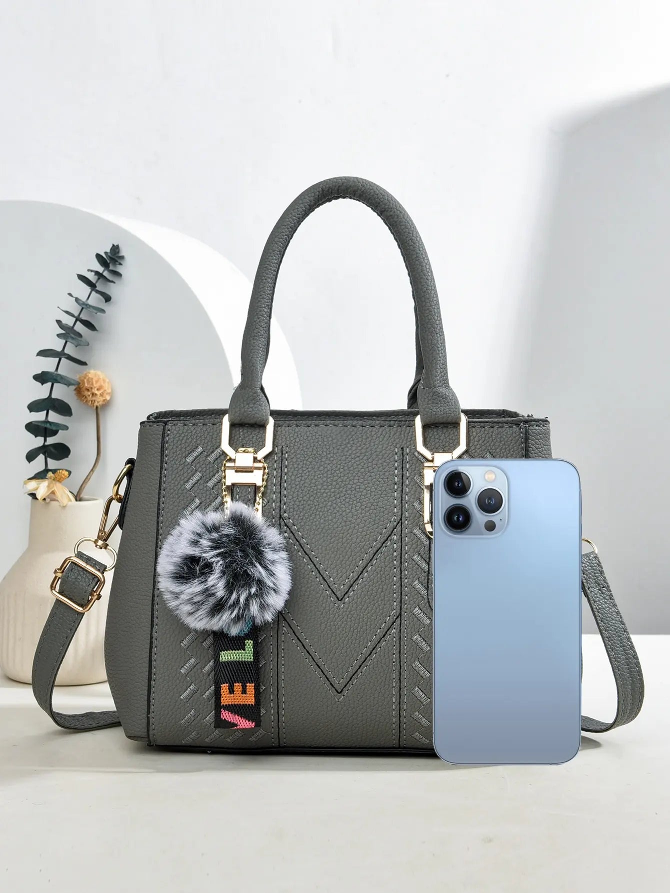 Sac à bandoulière brodé de grande capacité à la mode pour femmes, un sac à main pour un usage quotidien