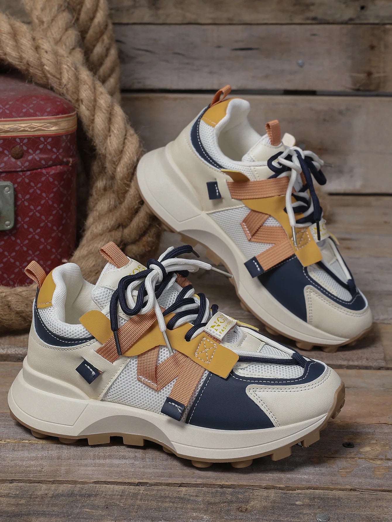 Baskets Basses Confortables à Lacets pour Femme, Chaussures d'Extérieur Décontractées et Respirantes, Nouvelle Collection 2025