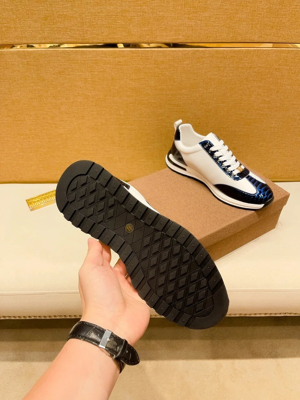 Designers Italie Chaussures d'abeilles décontractées pour hommes Mode de luxe Chaussures en cuir véritable pour affaires Baskets classiques de sport à lacets