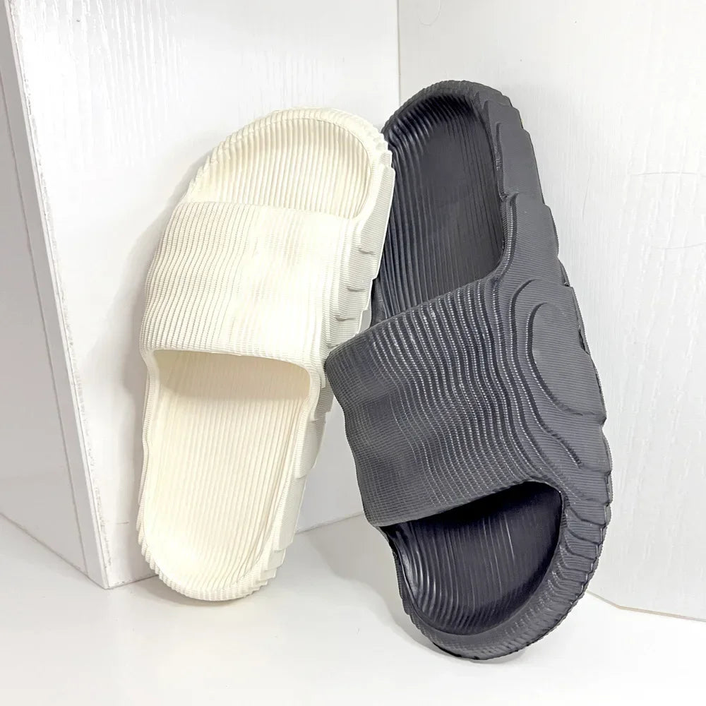 Pantoufles d'été de grande taille pour hommes, pantoufles de Style coréen à la mode avec semelle épaisse, pantoufles de Couple polyvalentes en PVC, nouvelle collection