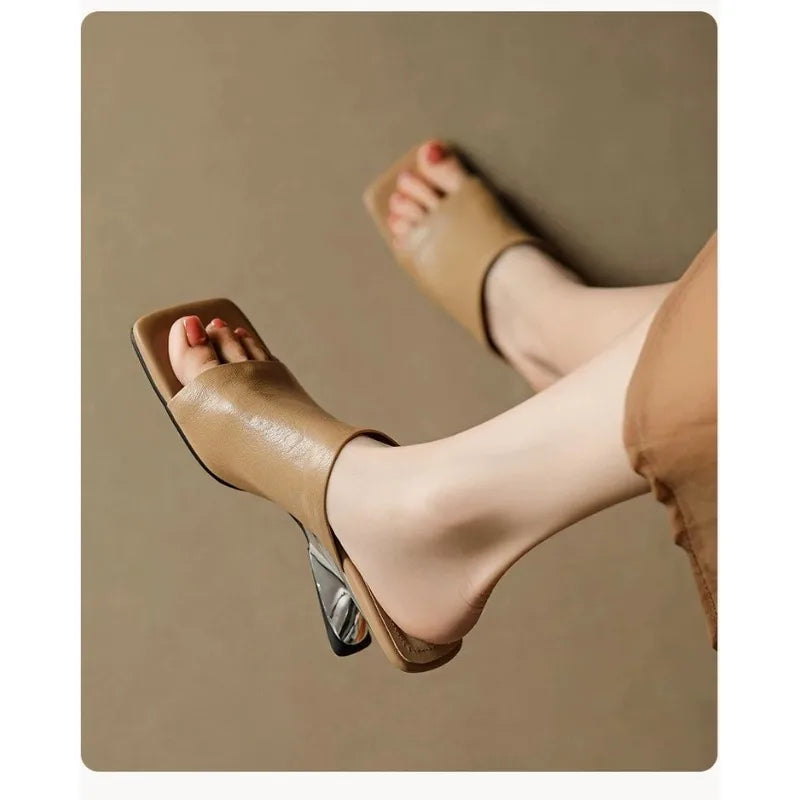 Pantoufles en cuir souple faites à la main pour femmes, pantoufles à un mot, bout carré extérieur, nouvelle mode d'été, sandales de tempérament rétro
