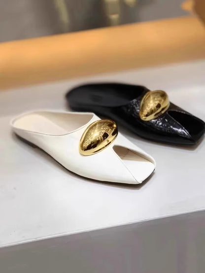 Pantoufles à bouche de poisson avec boucle en métal, chaussures plates à la mode, pantoufles Cool, tendance d'été, nouvelle collection 2025