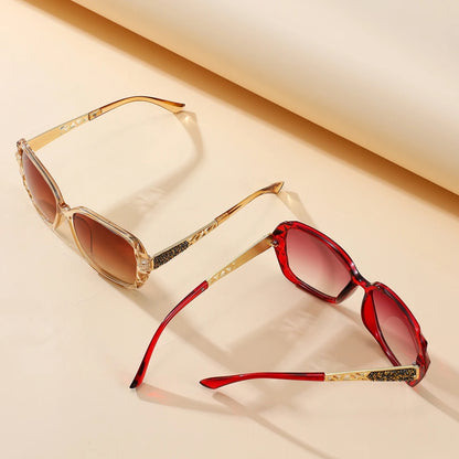 Les nouvelles lunettes de soleil pour femmes avec des lunettes de soleil High Sense et incrustées de diamants protègent contre les rayons ultraviolets en été.