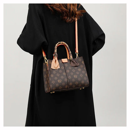 Pochette à bandoulière rétro-chique pour femme – Sac à main moderne en cuir de couleur unie avec sangle en chaîne de luxe