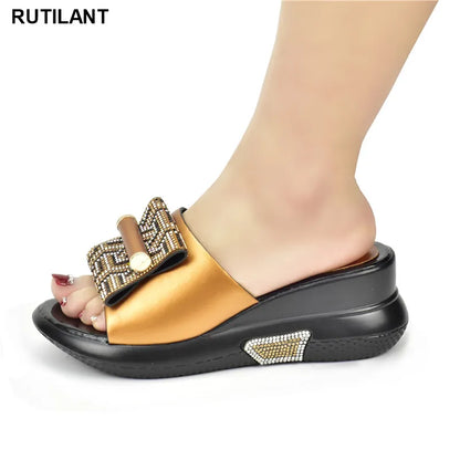 Dernières chaussures de mariage en cuir verni strass chaussures de mariée pour femmes 2025 chaussures à semelles compensées de luxe de créateur pour femmes escarpins à plate-forme