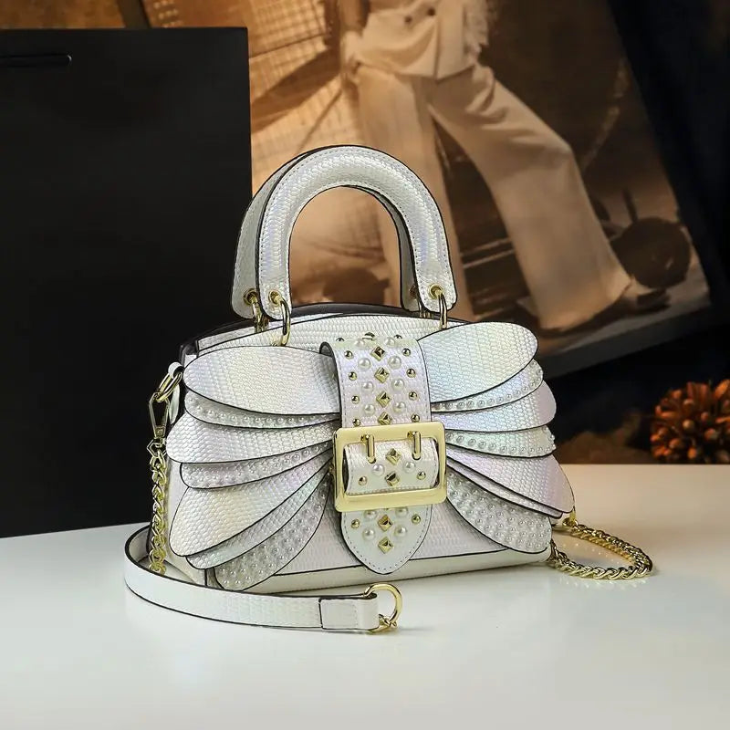 Sac en Cuir group avec Ailes Rivetées pour Femme, Sacoche de Caractère, Nouvelle Collection 2024