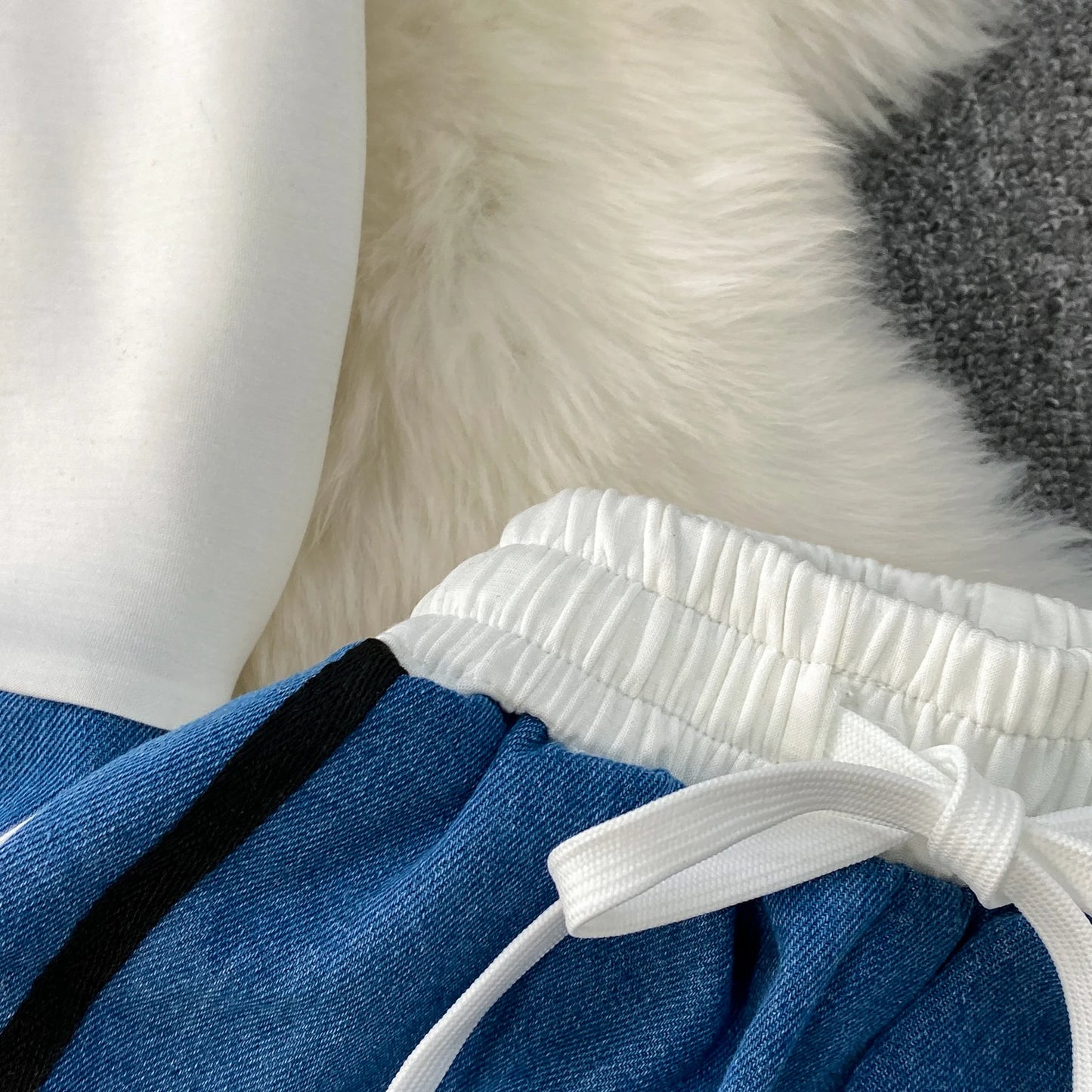 Veste à capuche costume de sport à la mode femmes été 2025 nouveau ensemble deux pièces populaire pantalon réducteur d'âge