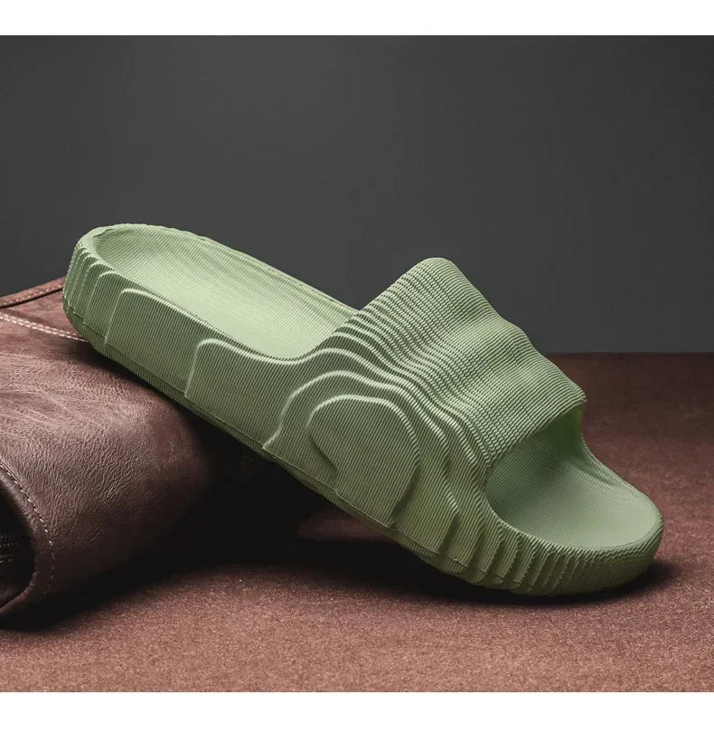 Pantoufles d'été de grande taille pour hommes, pantoufles de Style coréen à la mode avec semelle épaisse, pantoufles de Couple polyvalentes en PVC, nouvelle collection