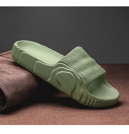 Pantoufles d'été de grande taille pour hommes, pantoufles de Style coréen à la mode avec semelle épaisse, pantoufles de Couple polyvalentes en PVC, nouvelle collection