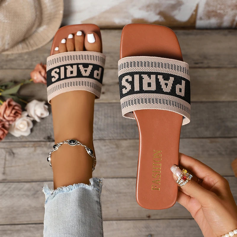 Mode couleurs mélangées lettre pantoufles plates femmes grande taille léger bout carré pantoufles décontractées confort semelle souple anti-dérapant diapositives