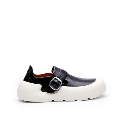 Été 2025 nouveaux mocassins en cuir respirants pour hommes semelles souples semelles épaisses confortables chaussures en cuir pour hommes à la mode et décontractées