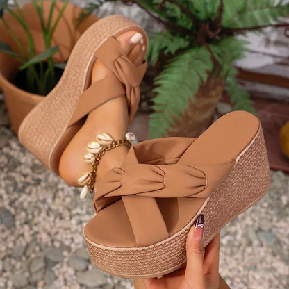 Sandales à talons compensés à bretelles croisées pour femmes, pantoufles de plage confortables à semelle épaisse, à la mode, été 2025