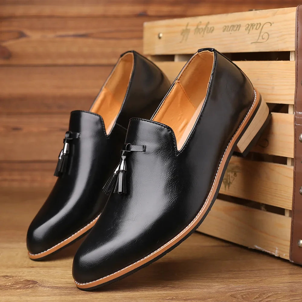 Chaussures en cuir pour hommes de luxe bureau hommes Oxfords formels pointu Oxford mariage en cuir hommes chaussures habillées mocassins à franges chaussures sociales