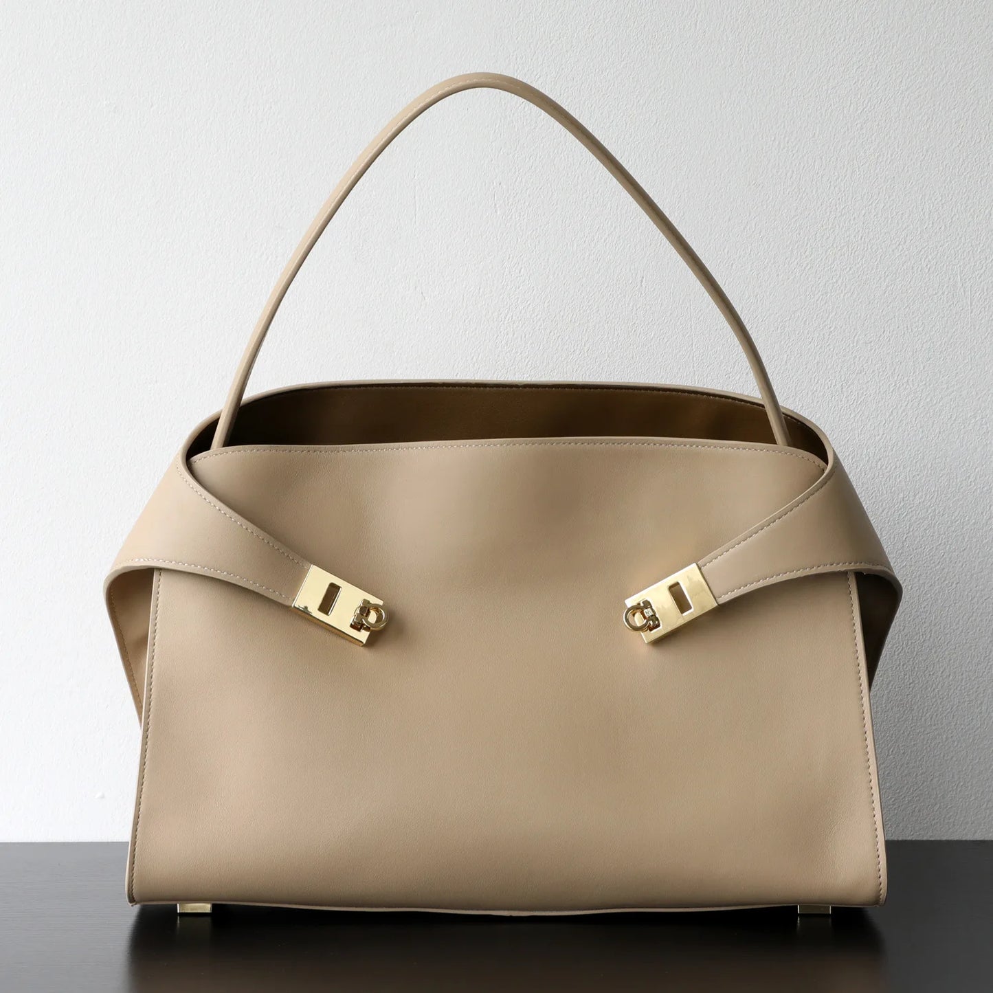 Niche léger luxe haut de gamme en cuir grande capacité première couche peau de vache sac à main pour femme sac fourre-tout banlieue loisirs polyvalent