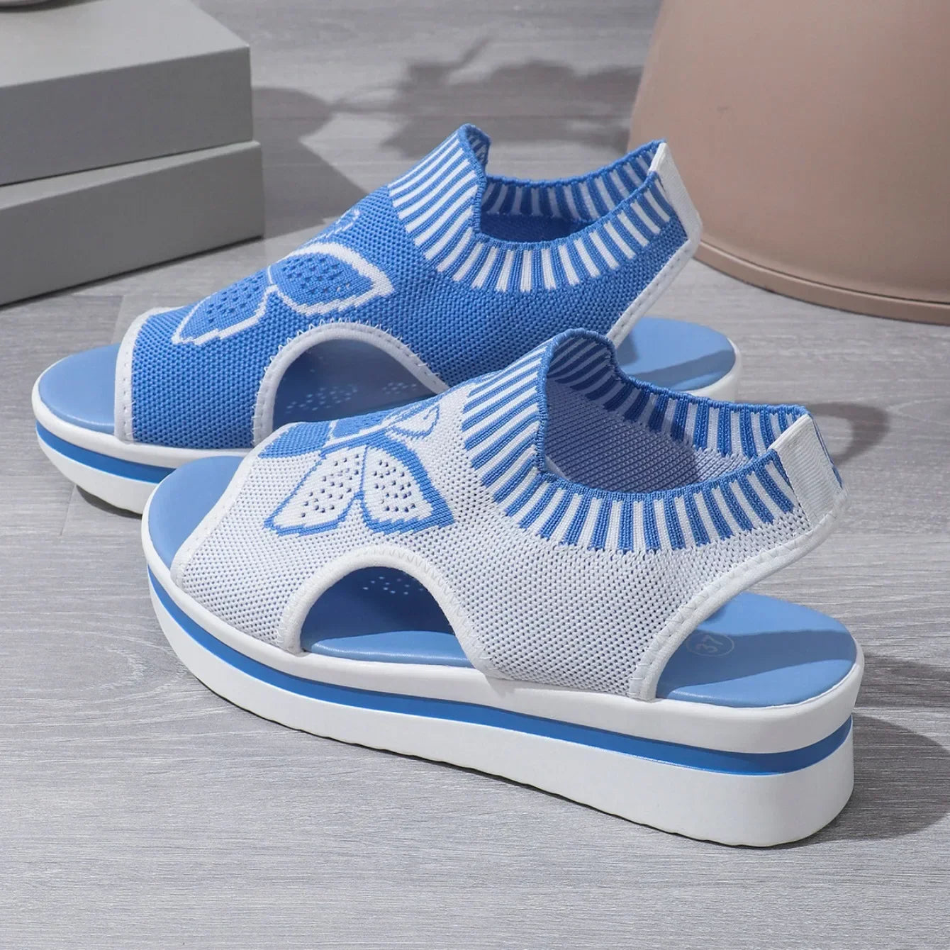 2024 été nouvelles femmes sandales bout rond plate-forme semelle maille unique femmes chaussures décontracté mode bleu papillon grande taille sandales