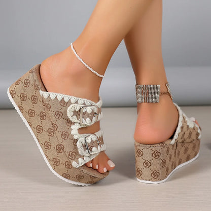 Femmes pantoufles 2025 nouvelle tendance chaussures été mode sandales plate-forme femme pantoufles Banquet fête plage sandales diapositives femmes