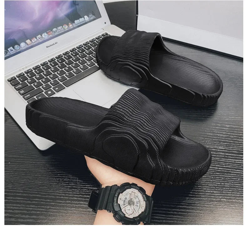 Pantoufles d'été de grande taille pour hommes, pantoufles de Style coréen à la mode avec semelle épaisse, pantoufles de Couple polyvalentes en PVC, nouvelle collection