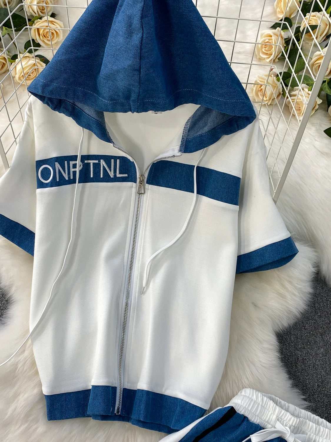 Veste à capuche costume de sport à la mode femmes été 2025 nouveau ensemble deux pièces populaire pantalon réducteur d'âge