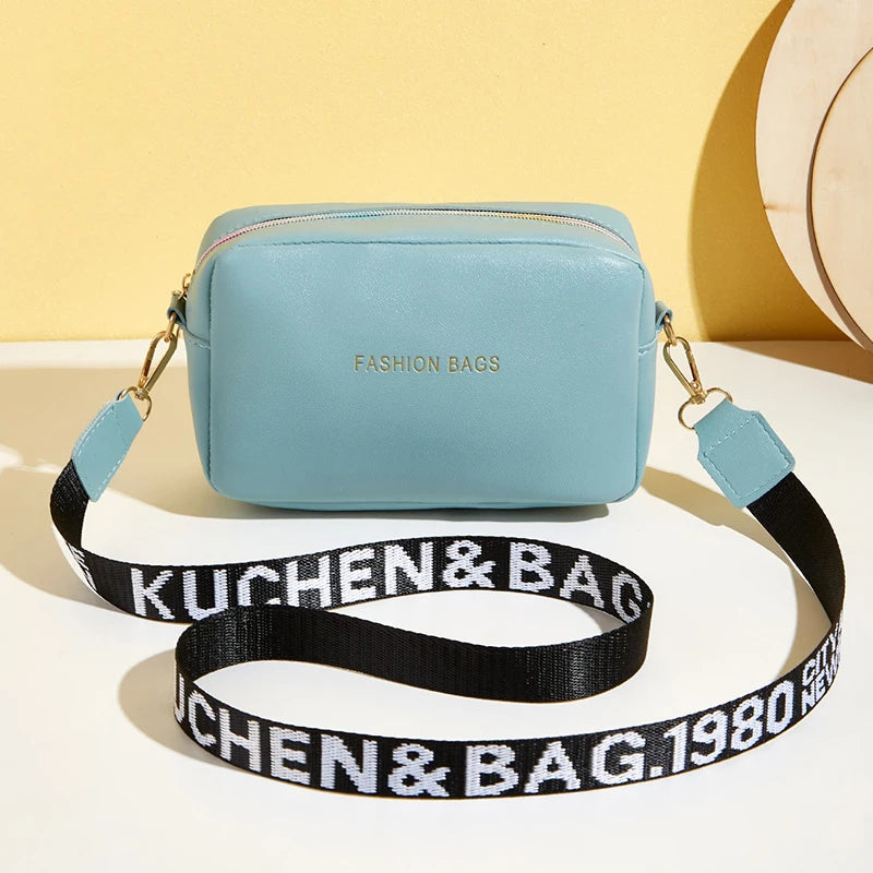 Yogodlns mode petit sac carré pour femmes en cuir PU sac à bandoulière lettre sangle sac à bandoulière sac à main tendance Bolsa