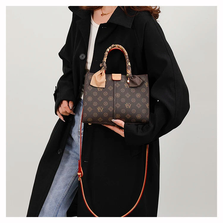 Pochette à bandoulière rétro-chique pour femme – Sac à main moderne en cuir de couleur unie avec sangle en chaîne de luxe