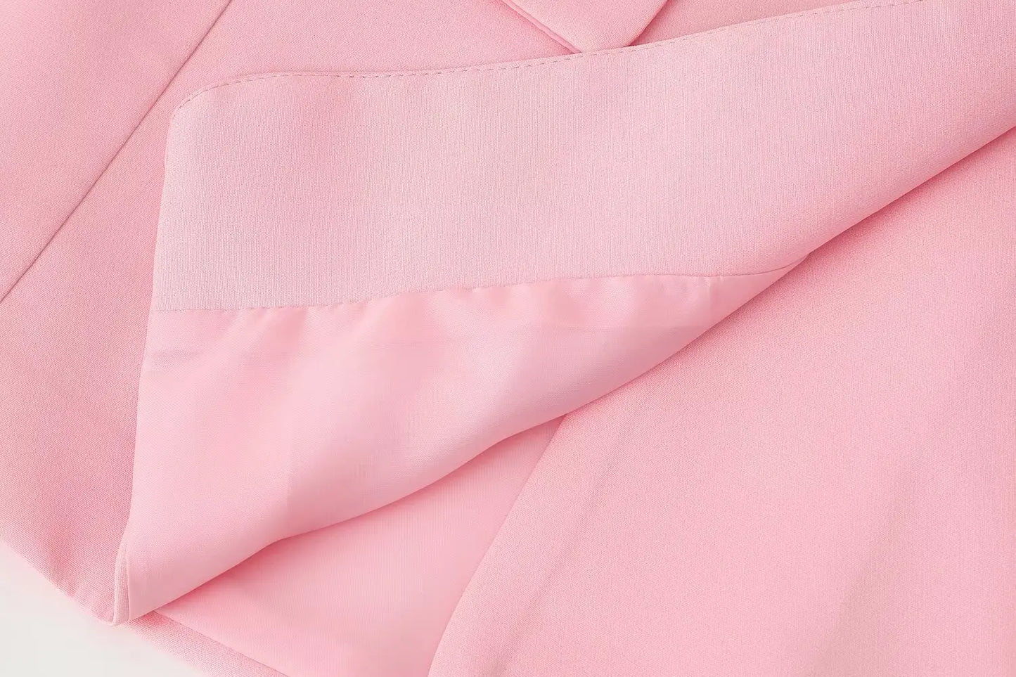 Le nouveau costume de sport pour femmes 2025 présente un cravate réversible à la mode et de grand style décontracté avec deux poches