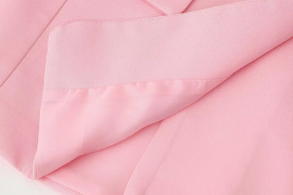 Le nouveau costume de sport pour femmes 2025 présente un cravate réversible à la mode et de grand style décontracté avec deux poches