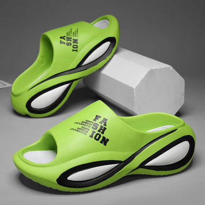 2024 Nouveaux chaussons pour hommes Sandales d'intérieur et d'extérieur Plage Confortables Diapositives souples Hommes Chaussures décontractées Tongs Pantoufles de maison Sandales