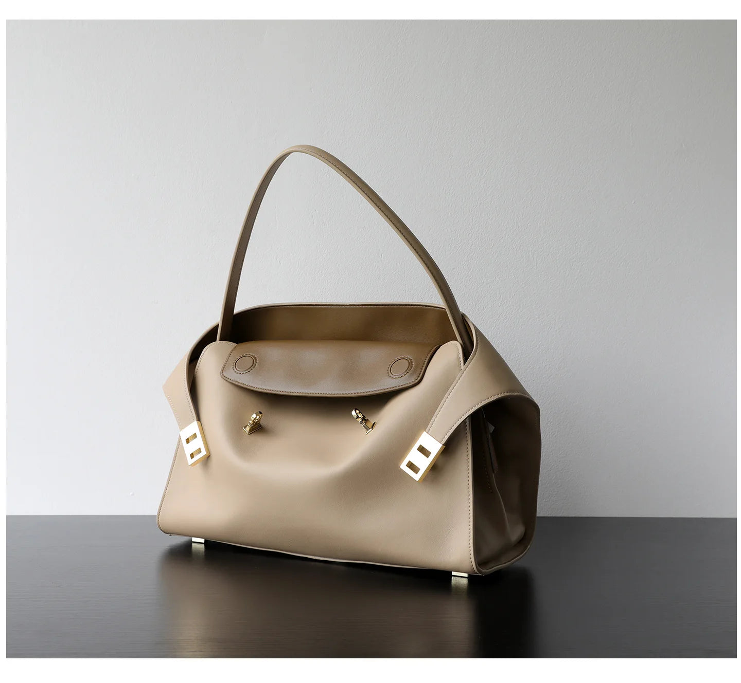 Niche léger luxe haut de gamme en cuir grande capacité première couche peau de vache sac à main pour femme sac fourre-tout banlieue loisirs polyvalent