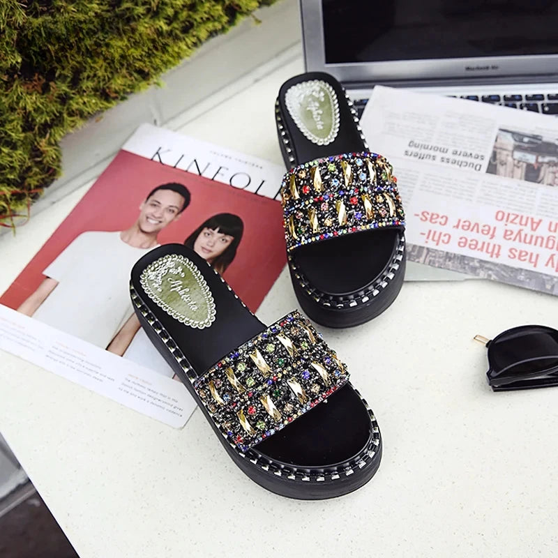 Plate-forme strass sandales pantoufles femmes pierres précieuses diapositives femmes chaussures chaussons compensés chaîne perle plage diapositives chaussures