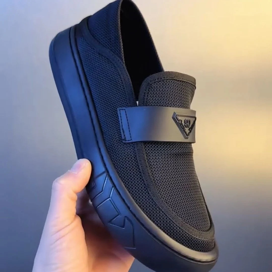 2025 Chaussures de skate en maille respirante à enfiler pour hommes Baskets basses ultra-légères décontractées Chaussures de confort minimalistes à la mode pour hommes