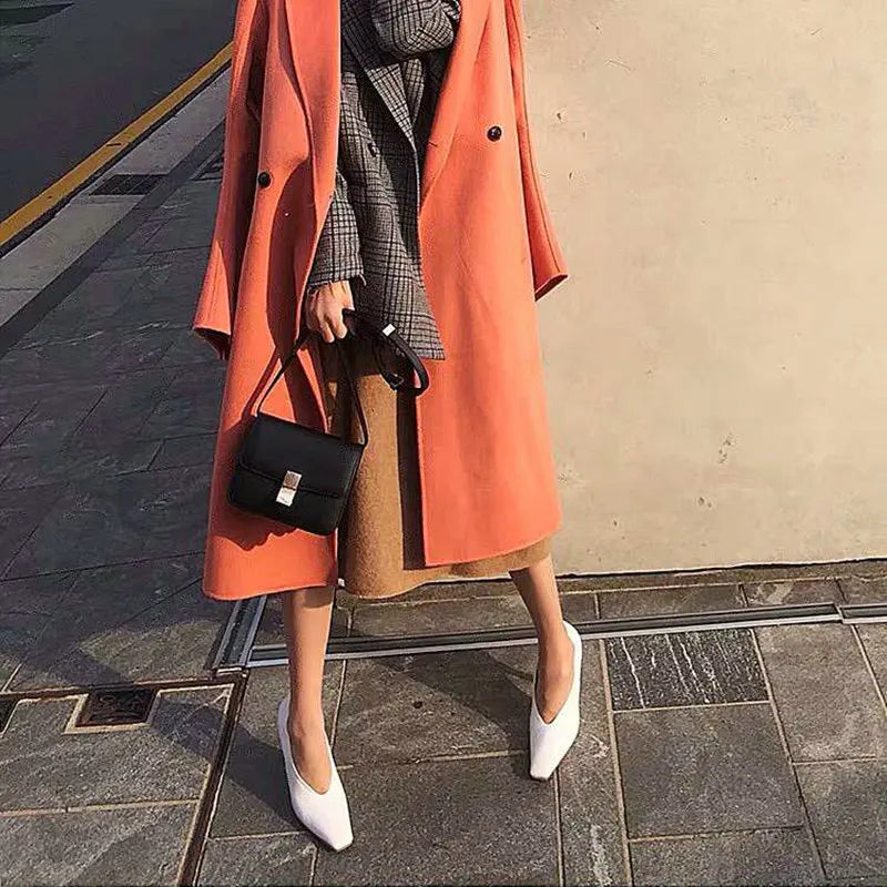 Chaussures d'été légères à talons hauts pour femmes, chaussures simples de luxe avec bout carré et bouche en V, chaussures rétro en cuir pour grand-mère de sorcière, 2025