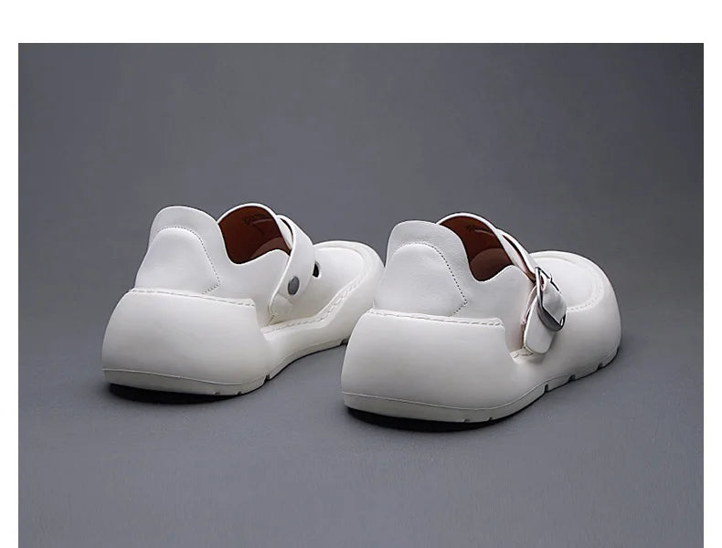 Été 2025 nouveaux mocassins en cuir respirants pour hommes semelles souples semelles épaisses confortables chaussures en cuir pour hommes à la mode et décontractées