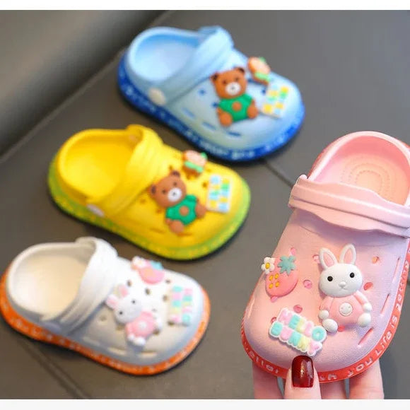 Pantoufles pour enfants, dessin animé mignon, pour filles et garçons, avec semelles souples, sacs pour bébés, chaussures perforées, sandales pour la maison et le bébé