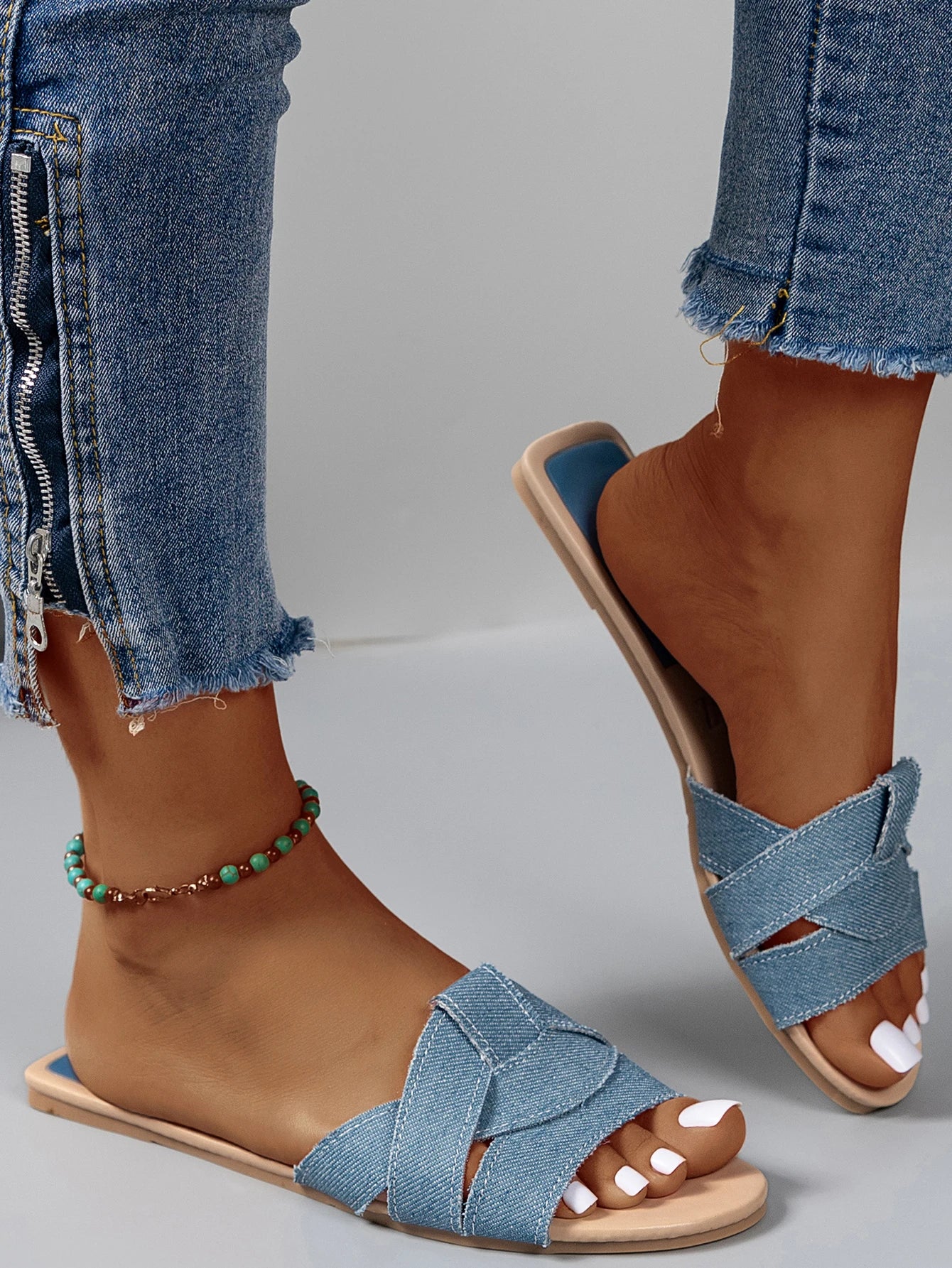 Pantoufles d'été pour femmes, chaussures de plage plates, de haute qualité, design à la mode, 2024