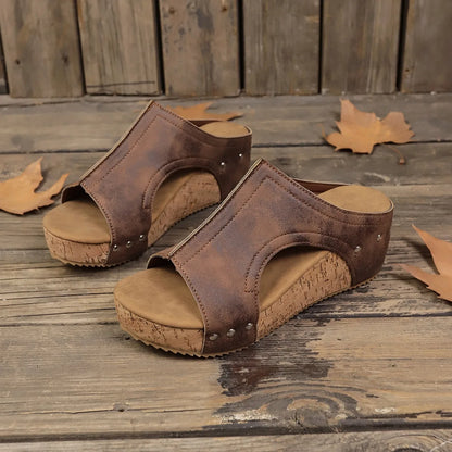 Pantoufles de plage pour femmes, confortables, peu profondes, décontractées, pour l'extérieur, nouvelle mode d'été, sandales à l'offre elles compensées de styliste, 2024